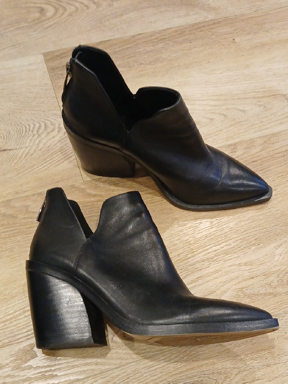 Vince Camuto 7.5 Black Women's Pointed Toe Cutout Block Heel Ankle Boots Leather